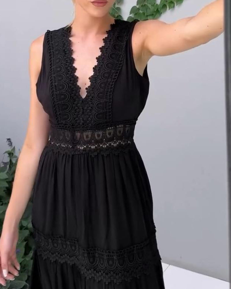 Aurélie | Elegant Lace Dress with V-Neck