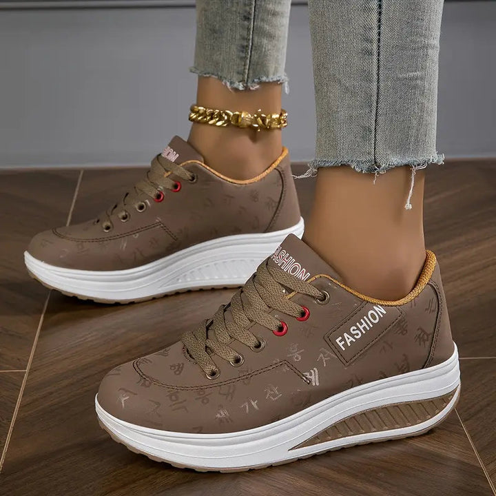 Brelina - Women's sneakers with laces